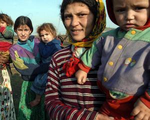 Italia ofera 15.000 de euro pentru fiecare familie de romi care se intoarce in Romania