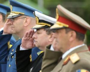 Cadrele militare, obligate sa adere la fondurile de pensii private