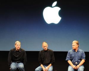 Sondaj: Plecarea lui Steve Jobs din fruntea Apple nu va diminua pasiunea clientilor pentru produsele Apple