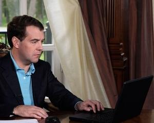 Un elev rus i-a cerut lui Medvedev un milion de euro pentru a dezvolta o clona de Windows