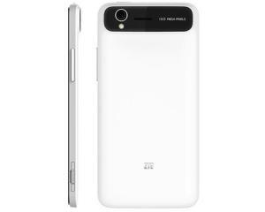 ZTE a prezentat smartphone-ul Grand S, cu procesor quad-core de 1,7 GHz si camera foto de 13 megapixeli