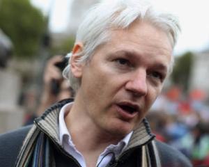 Julian Assange nu se plictiseste in arestul la domiciliu. Fondatorul WikiLeaks va fi gazda unui talk show
