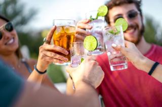 Top 7 bauturi esentiale pentru orice petrecere reusita