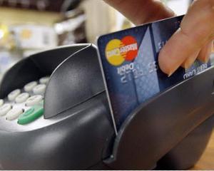 Pe 29 februarie, cumparaturile efectuate cu cardurile de credit Bancpost au reducere de 4%