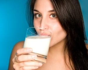 De ce sa beti cel putin 250 ml de lapte pe zi