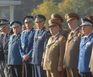 Recalcularea pensiilor militare se amana. Basescu acuza mogulii