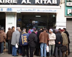 Victoria literaturii: Cartile interzise se intorc pe rafturile librariilor din Egipt si Tunisia