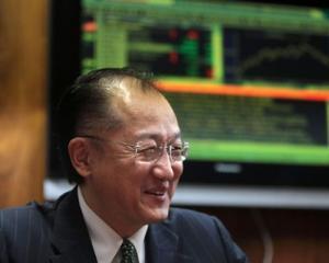 Jim Yong Kim a devenit presedintele Bancii Mondiale. Il asteapta un mandat de cinci ani