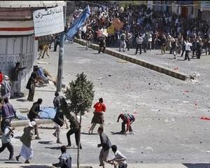 YEMEN: A opta zi de proteste poarta numele de ZIUA MANIEI