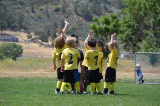 De ce este bun sportul de echipa pentru copii