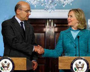 Hillary Clinton l-a prezentat