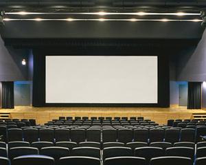 Superoferta: sala de cinema cu numai 25 de lei, TVA inclusa, cu film taiat la montaj!