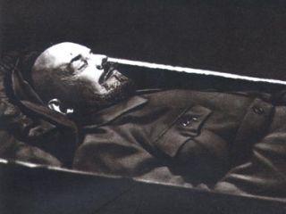 Putin vrea sa-l ingroape pe Lenin