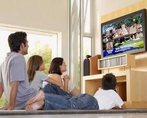 STUDIU: Romanii prefera sa vada publicitate la televizor si pe panouri stradale. SMS-urile ii agaseaza