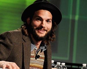 Ashton Kutcher ii plateste mogulului Richard Branson 200.000 de dolari ca sa-l duca in spatiu