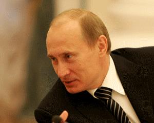 Vladimir Putin, declarat persona non grata, se plimba cu cainii prin zapada
