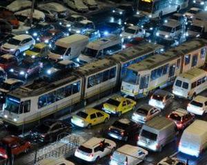Viteza medie in trafic in Bucuresti este 10 km/h intre orele 7.00-20.00