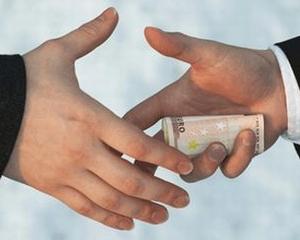 Cum se impaca economiile lumii cu nivelul coruptiei?