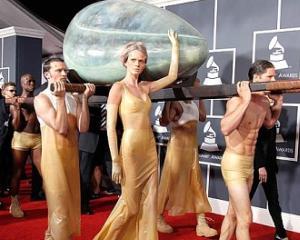 Lady Gaga, aparitie de senzatie la Premiile Grammy