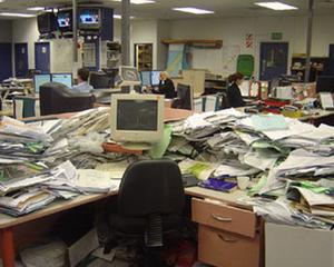 Sondaj: Un birou dezordonat te face sa pari lipsit de profesionalism in ochii colegilor de munca