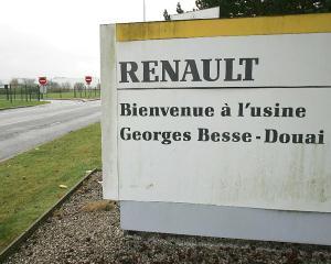 Renault trimite angajatii din Franta in somaj tehnic. Decizia nu se aplica si la Dacia