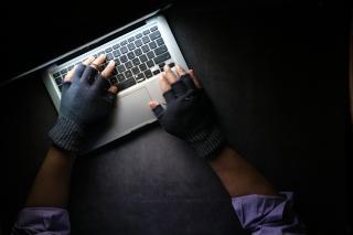 Fraudele de tip spoofing fac ravagii: cum ajung romanii victime ale noii escrocherii