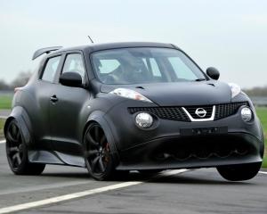 Un client a dat doua Ferrari-uri si ceva pentru un Nissan Juke-R