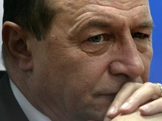 Basescu huiduit la manifestarile de ziua Unirii de la Iasi