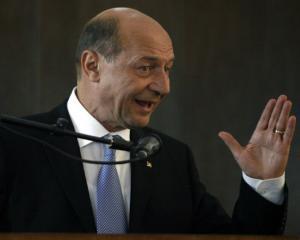 Basescu trimite Romania la munca