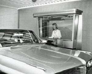 7 iunie 1962: Credit Suisse deschide prima banca drive-in