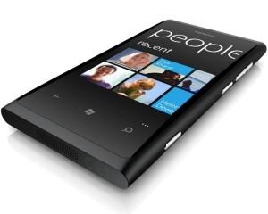 Nokia are o noua problema: Acumulatorul smartphone-ului Lumia 800