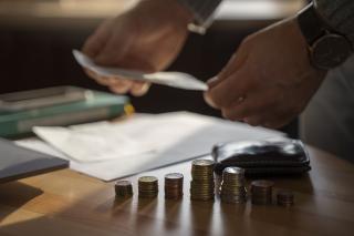 Romania, aproape de a pierde controlul asupra finantelor publice