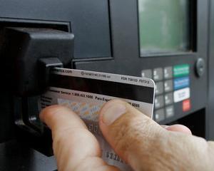 Cei care platesc cu carduri American Express de la Bancpost combustibilul de la Agip primesc inapoi 2% din bani
