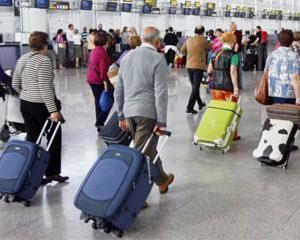 Mai putini turisti straini ne-au vizitat in aprilie