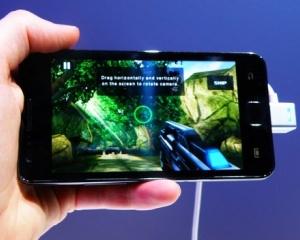 Samsung isi promoveaza smartphone-ul Galaxy SII pe... iPad