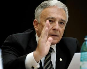 Isarescu: Romania nu se mai poate baza numai pe avantajul competitiv al fortei de munca