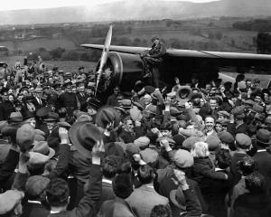 In cautarea Ameliei Earhart