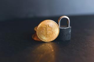 Cum sa-ti protejezi criptomonedele: ghid complet pentru stocare si tranzactionare in siguranta