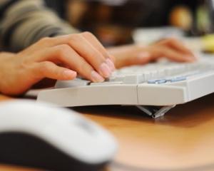 Mediul online a castigat