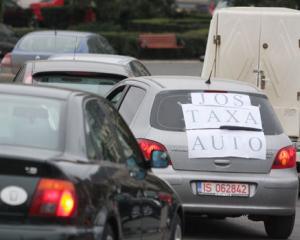 Ponta promite inapoierea banilor incasati pentru taxa auto pana la sfarsitul lunii august