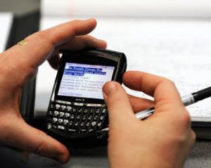RIM BlackBerry da afara 2.000 de angajati, 11% din forta sa de munca