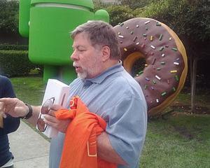 Steve Wozniak, cofondator Apple, a mers la Google pentru a-si ridica noul Galaxy Nexus
