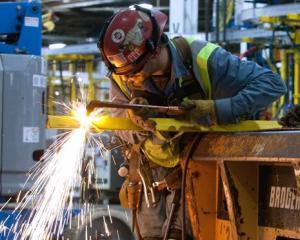 Productia industriala a crescut cu 11,5% in luna mai [INS]