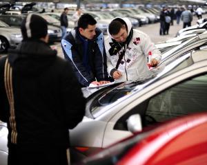 Cine va mai plati taxa auto