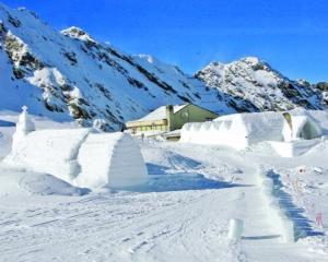 Cand va fi gata hotelul de gheata de la Balea Lac