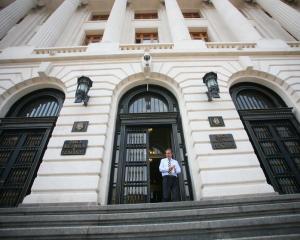 BNR dedica o moneda Crucii de la Garvan