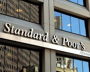 Raport Standard & Poor's: A crescut riscul unei recesiuni 