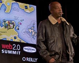 Ai grija, Google! Rapperul MC Hammer isi lanseaza propriul motor de cautare online