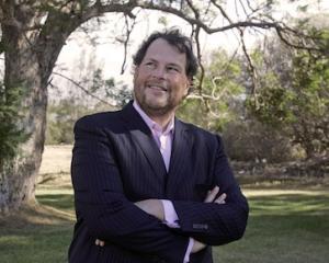 Benioff: De ce trebuie sa fie prezente companiile pe site-urile de socializare
