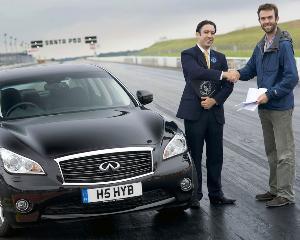 RECORD:Infiniti M35h este cel mai rapid hibrid din lume